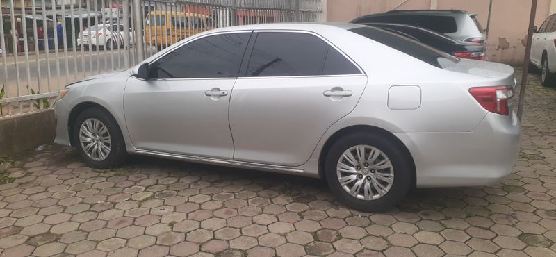 Thumbnail 3 of 2012 Toyota Camry LE